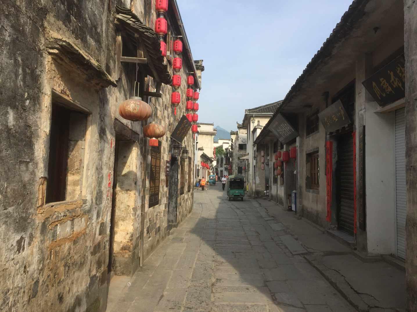 我们是少年的青春不要怕孤独来和我们一起跳舞是什么歌？